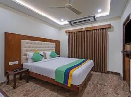 Treebo Aaravi Residency, 800 Mtrs From Promenade Beach