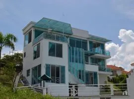 Hermosa casa con piscina y BBQ en Melgar