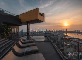 Edge Central Pattaya by JJJ, bed and breakfast en Pattaya central