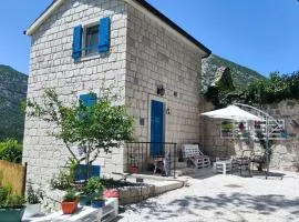 Vintage stone house ELDO in Podaspilje, Omiš