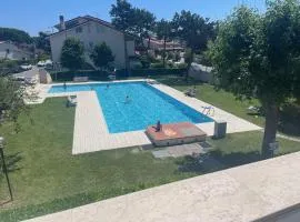 VEGA BILOCALE CON PISCINA E TERRAZZA