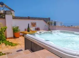 Penthouse with Jacuzzi and spectacular Sea Views