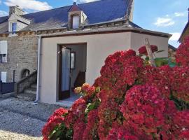 JOLIE MAISON DE VILLAGE, vacation home in Mégrit