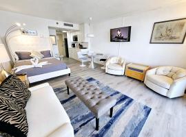 Oceanfront with balcony Sunny Isles - SPECTACULAR!, hotel in Miami Beach