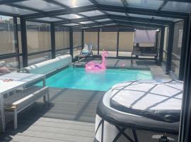L'Aurore suite de charme, clim jacuzzi, sauna, piscine chauffée cuisine..., Ferienunterkunft in Carpentras