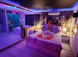 L'Aurore suite de charme, clim jacuzzi, sauna, piscine chauffée cuisine...