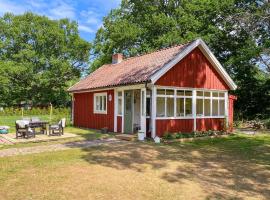 Amazing Home In Frjestaden With Kitchen, smještaj uz plažu u gradu 'Färjestaden'