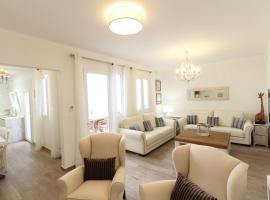 Sitges Centre Mediterranean House- 5 Bedroom, 4 Bathroom, Terrace Courtyard, Private Rooptop Pool, hotel in Sitges