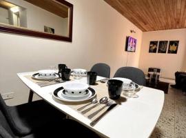 hermoso y amplio apartamento con desayuno incluido, hotel sa parkingom u gradu Medeljin