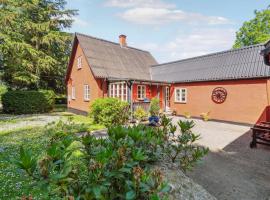 Stunning Home In Gudhjem With Kitchen – dom wakacyjny w mieście Årsballe
