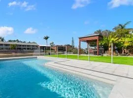 Waterfront 4 bedroom house close to beach