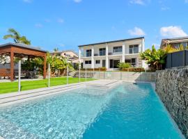 4 bedroom fabulous home on canal, hotel en Mooloolaba