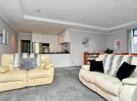 Country Club Terrace - Christchurch Holiday Homes, self-catering accommodation in Christchurch