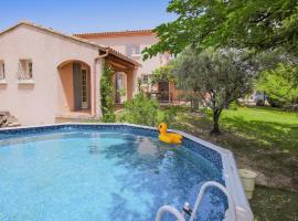 Nice Home In Caromb With Outdoor Swimming Pool, Wifi And 4 Bedrooms, feriebolig i Caromb