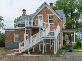 Panguich Red Brick Homes upper Home, holiday home in Panguitch