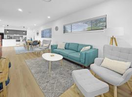 Seaside Village Retreat, holiday home in Shellharbour