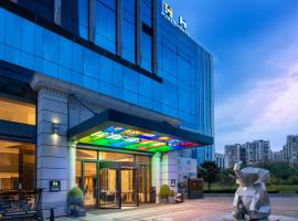 Hyatt House Chengdu Pebble Walk, hotel near Chengdu Shuangliu International Airport - CTU, Chengdu