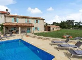 Gorgeous Home In Buje