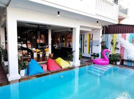 THE PLACE Hostel & Pool Bar, hotelli Siem Reapissa