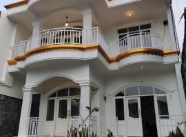 Wubao Villa dekat hotel Le Eminence Kota Bunga, alquiler vacacional en Cikundul