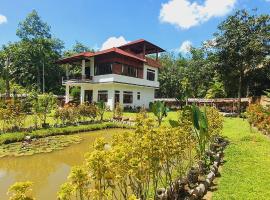 Villa Cheeky Monkeys, hotell i Bukit Lawang