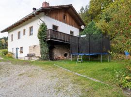 Beautiful holiday home in Viechtach with views, hotel bajet di Viechtach