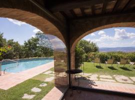 Ritzy Villa on a Wine Estate in Arezzo with Pool, sveitagisting í Arezzo