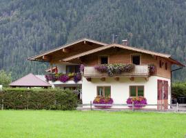 Alluring Apartment with Swimming Pool in Waidring Tyrol, hotel en Waidring