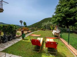 187 - Ca da Pincianna, con giardino a 15 minuti dal MARE, hotell med parkeringsplass i Casarza Ligure