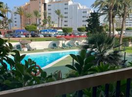 Entremares estudio a 150 metros playa, Hotel mit Pools in Roquetas de Mar