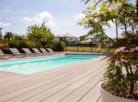Villa neuve avec piscine vue sur mer pour 9, hotel i Pléneuf-Val-André