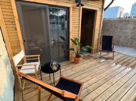 Wood11 - Charming TinyHouse in a Lovely Garden, hotel a Santa Bárbara de Nexe