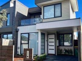 Inner-city Townhouse, hotel in Braybrook