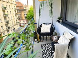 Design Apt in Old Town-Free Parking-Balcony