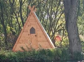 Teeny Tiny Tipi lakeside pod, lyxtält i Clare