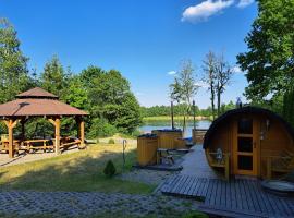 Domki Borowiackie nad brzegiem jeziora, hotel a Bysław