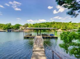 Lakefront Osage Beach Home with Dock and Boat Slip!, vacation home in Osage Beach
