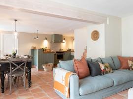 Pretty Historical Village House, holiday home in Grimaud