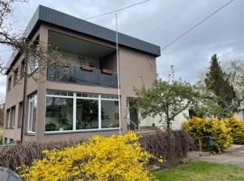 Merelähedane peremaja Pärnus, khách sạn ở Pärnu