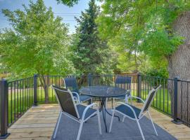 Modern Rapid City Vacation Rental with Deck, hotel v destinaci Rapid City