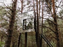 Treehouse Virš Bedugnės, rental liburan di Jurbarkas