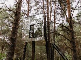 Treehouse Virš Bedugnės, villa en Jurbarkas