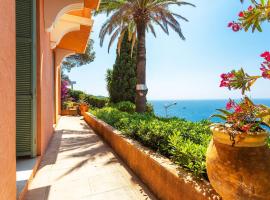 Villa Reve d azur vi4353 by Riviera Holiday Homes, cabaña o casa de campo en Niza