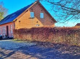 Quiet and cozy apartment close to nature in villa.
