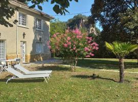 Gîte près de Sarlat avec jardin et salon de massages, kuća za odmor ili apartman u gradu 'Carsac-Aillac'