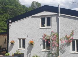 Quiet, countryside - Abergavenny, up to 4 guests, 2 bedrooms, ξενοδοχείο σε Abergavenny