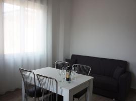 [Stazione] - Casa privata con veranda, apartment in Romano di Lombardia