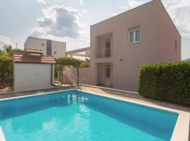 Awesome Home In Dugopolje With 3 Bedrooms, Wifi And Outdoor Swimming Pool