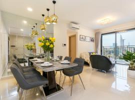 YO's Homes Rivergate Apartment Infinity Pool Near District 1，胡志明市第四郡的飯店