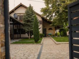 Vila Lio & Restaurant Devojacki Bunar, отель с парковкой в городе Novi Vladimirovac